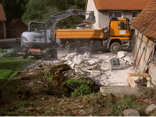 Abbruch der Garagen Abbruch der Garagen