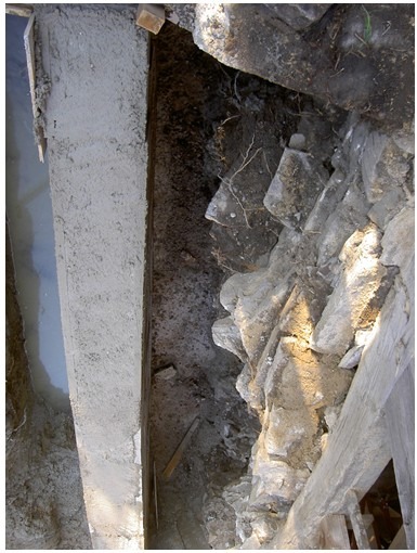 Bodenaushub und Einbau einer zusätzlichen Dichtwand Bodenaushub und Einbau einer zusätzlichen Dichtwand