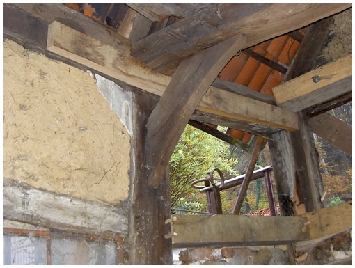 Erneuerung der Schwellhölzer, Stiele, Riegel, Deckenbalken Erneuerung der Schwellhölzer, Stiele, Riegel, Deckenbalken