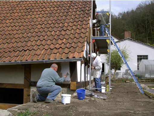 Farbanstrich mit Leinöl und Kalkfarbe erneuert Farbanstrich mit Leinöl und Kalkfarbe erneuert