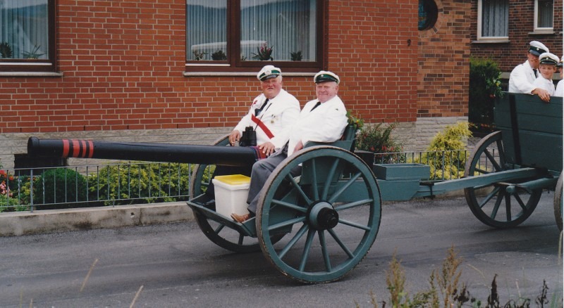 Die Artillerie beim Umzug Die Artillerie beim Umzug